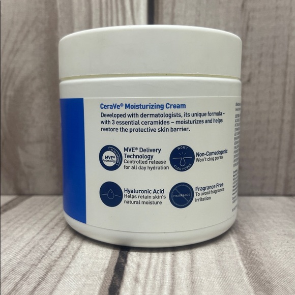 CeraVe Moisturizing Cream For Normal to Dry Skin 16 oz With Essential Ceramides - Picture 2 of 3